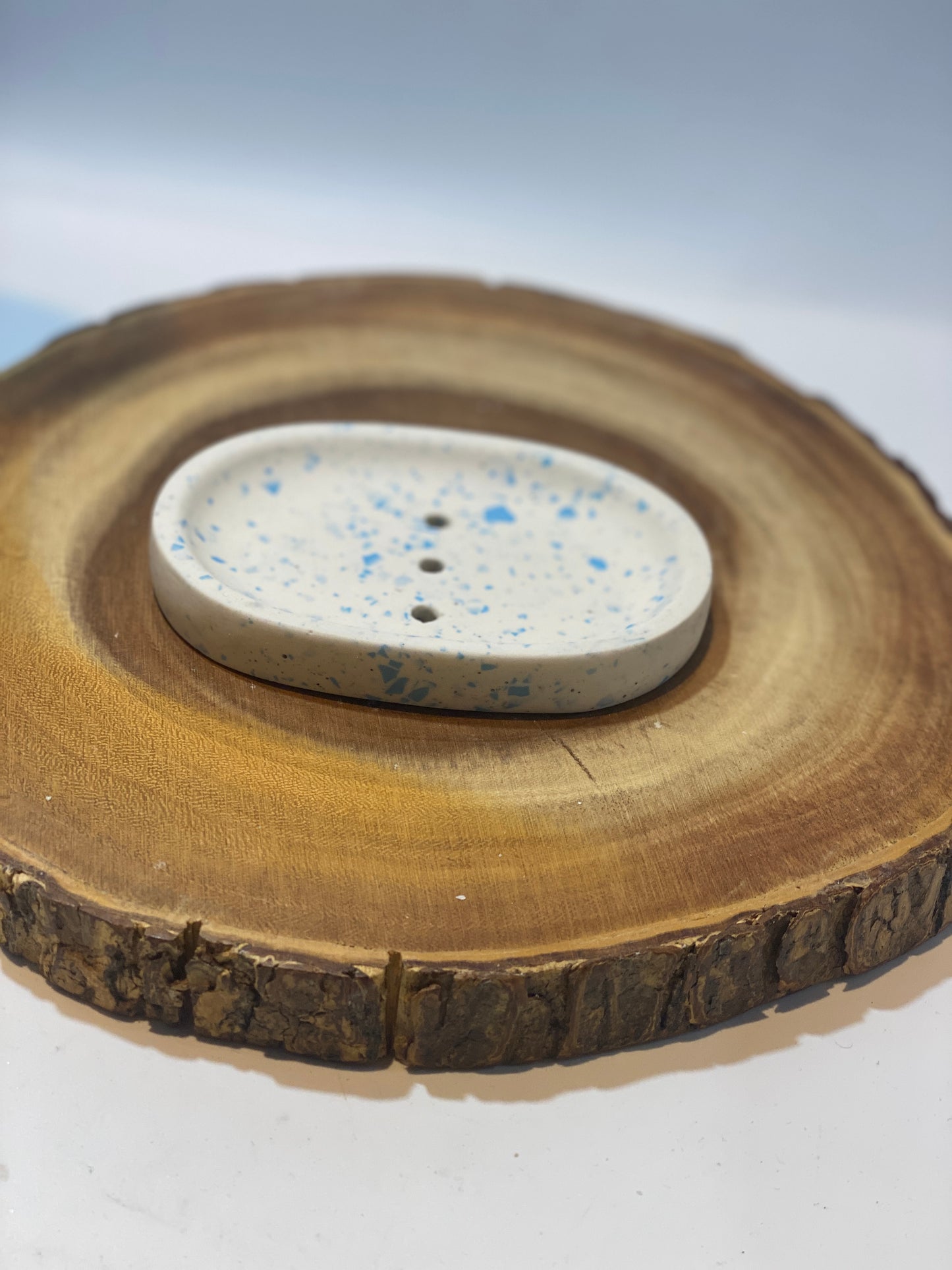 ‘Simply blue’ White Soap Dish with Blue Terrazzo Design