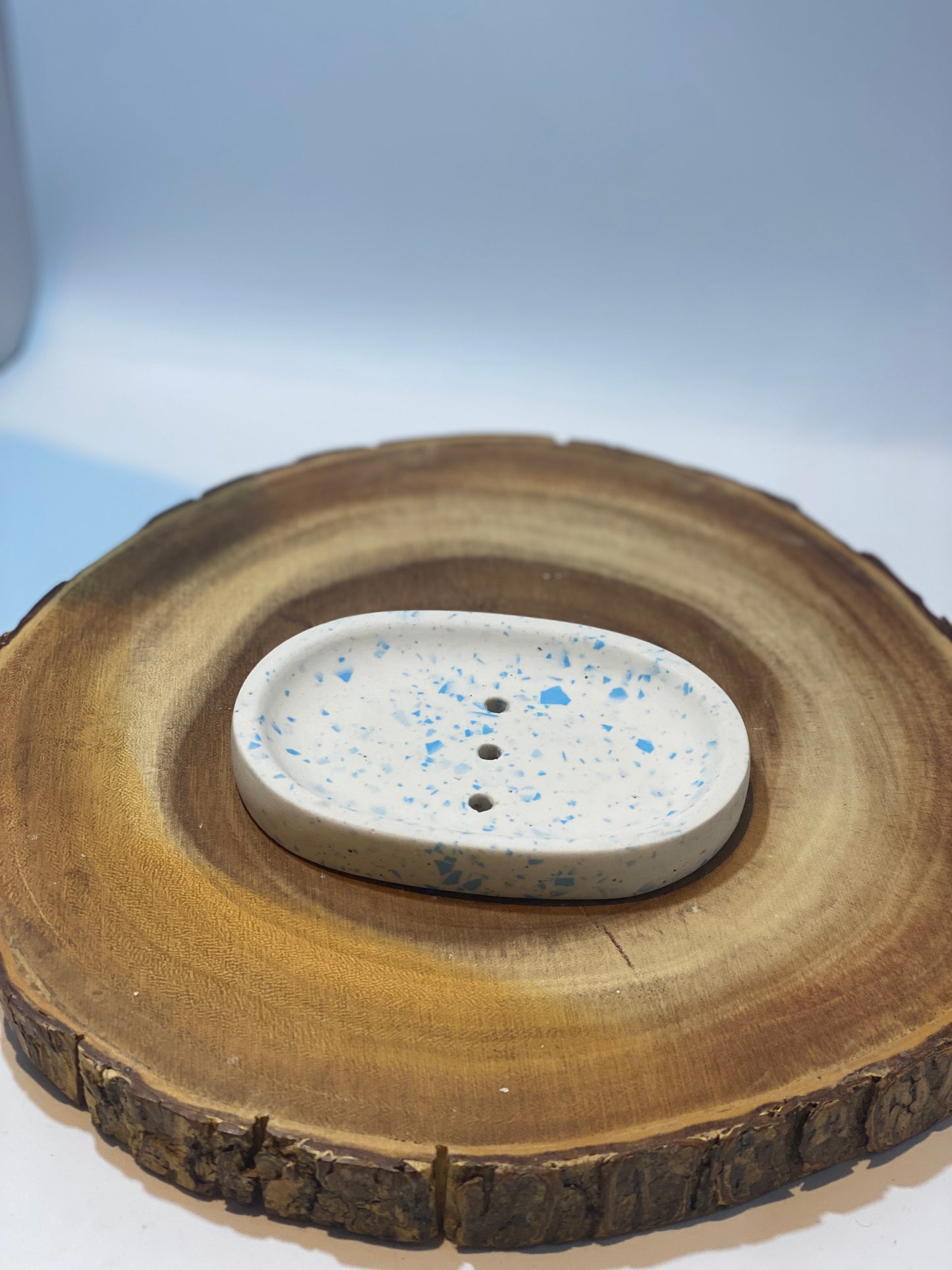 ‘Simply blue’ White Soap Dish with Blue Terrazzo Design