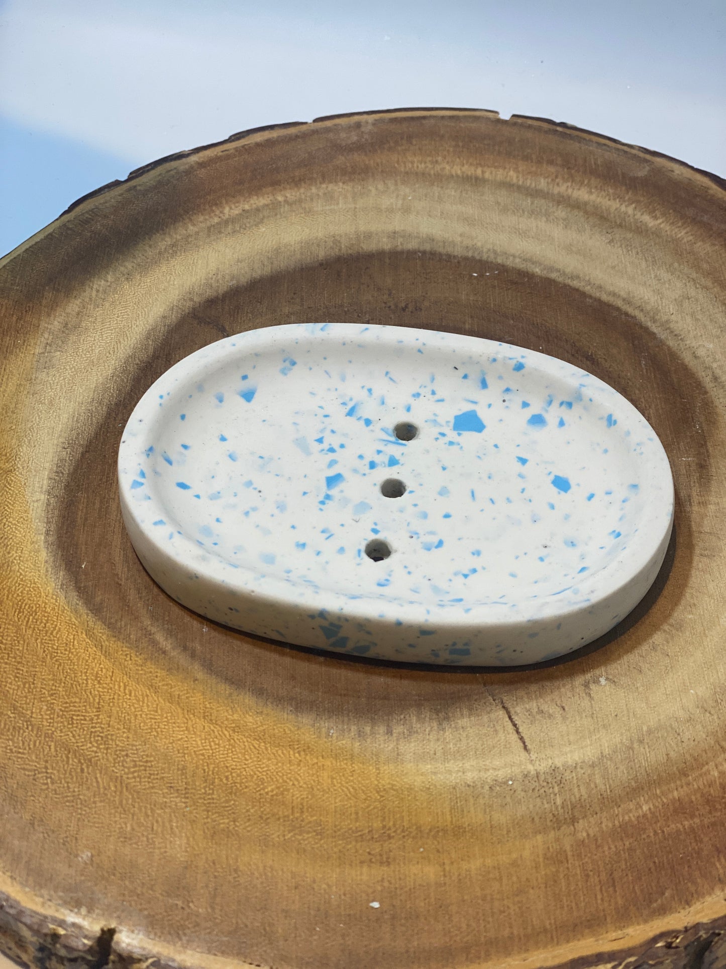 ‘Simply blue’ White Soap Dish with Blue Terrazzo Design